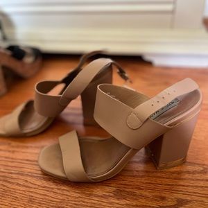 Steve Madden Size 8 tan heeled sandals with gold piping*